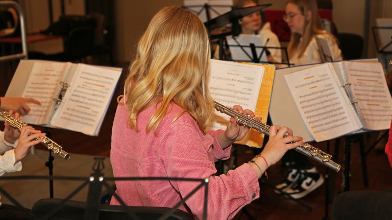 Het opleidingsorkest bij de repetitie. (Foto: Karin Kamp)