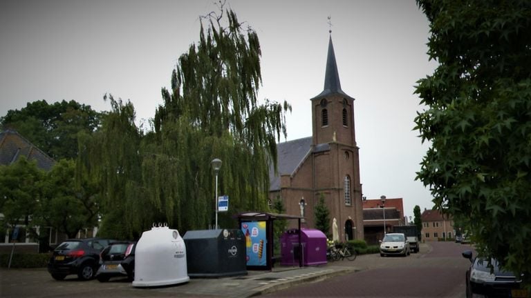 De monumentale kerk in Achtmaal gaat dicht (foto: Raoul Cartens).