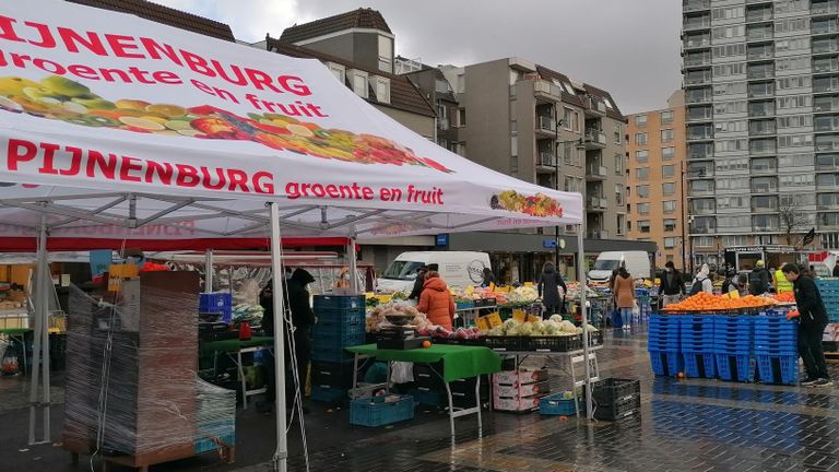 Pijnenburg groente en fruit zag een deel van de tenten de lucht in gaan (foto: Ista van Galen).