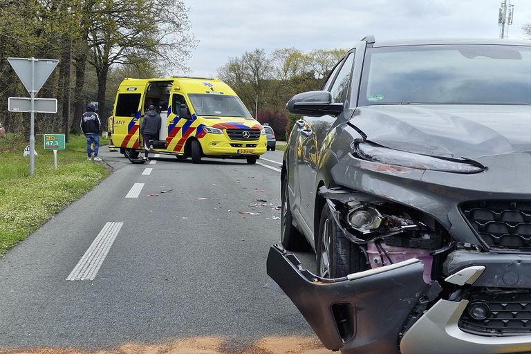 Eén van de beschadigde auto's in Valkenswaard (foto: Jozef Bijnen/SQ Vision Mediaprodukties).