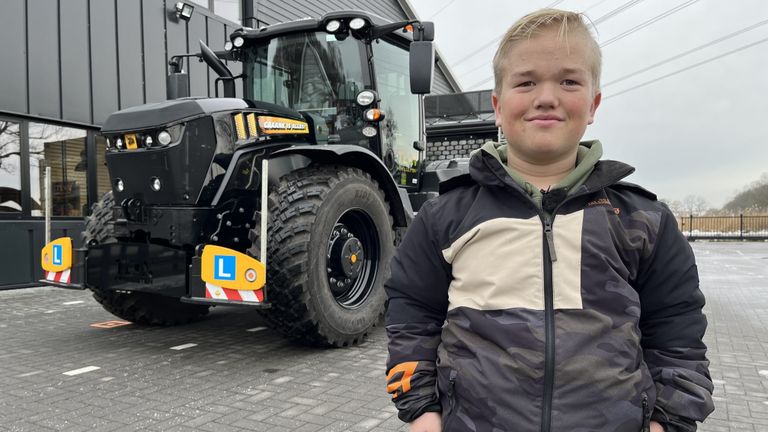 Matthijs is trots op zijn trekkersrijbewijs (foto: Eva de Schipper/Omroep Brabant).