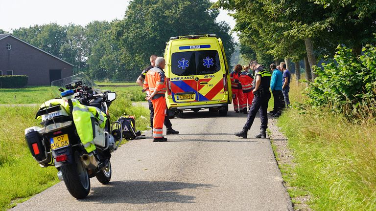 Het slachtoffer is naar een ziekenhuis gebracht (foto: Jeroen Stuve/SQ Vision).