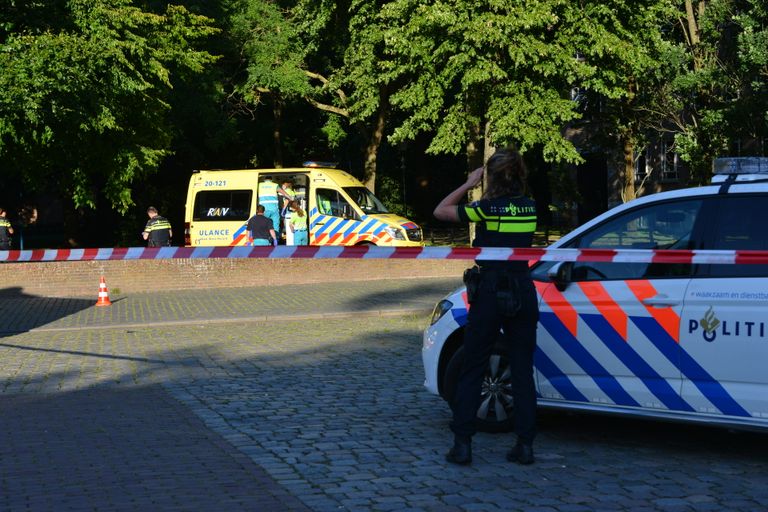 De politie doet onderzoek. (Foto: Perry Roovers / SQ Vision Mediaprodukties)