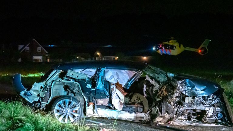 Vanwege de ernst van de situatie in Heusden kwam ook een traumaheli naar de Polderweg (foto: Iwan van Dun/SQ Vision).