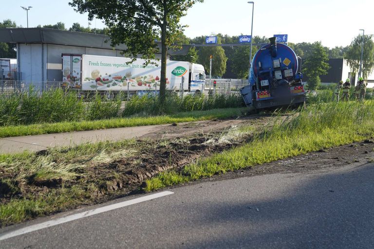 Hoe het mis kon gaan op de N564 tussen Budel en Weert wordt onderzocht (foto: WdG/SQ Vision).