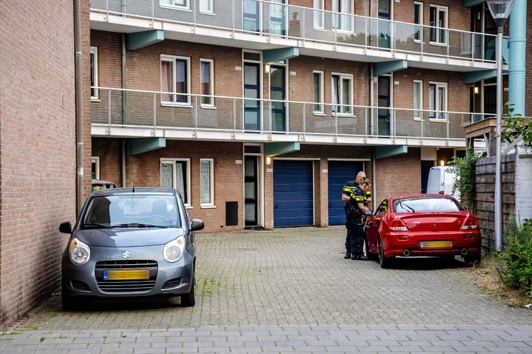 De melding van de overval aan de Hasseltstraat in Tilburg kwam rond zes uur zaterdagochtend binnen (foto: Jack Brekelmans/SQ Vision).