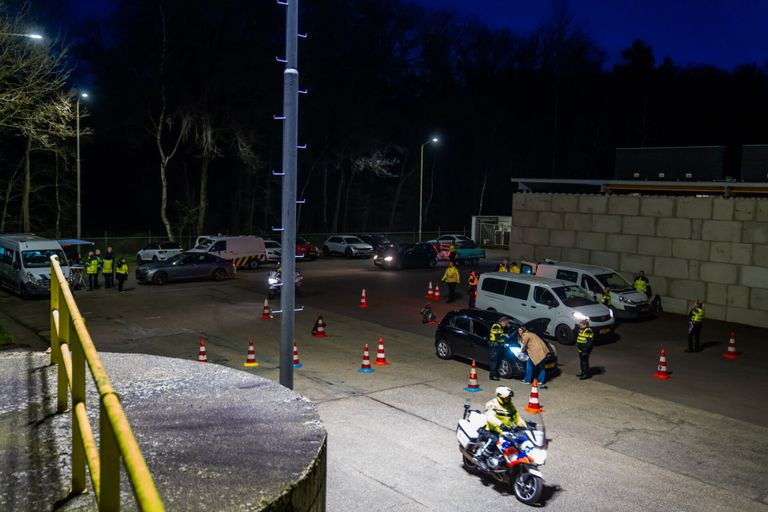 In totaal werden zo'n vijfhonderd voertuigen gecontroleerd (foto: Dave Hendriks/SQ Vision).