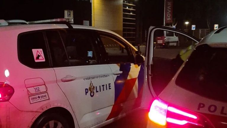 De politie kwam af op onenigheid tussen twee groepen in Terheijden (foto: Instagram Politie Basisteam Langstraat).