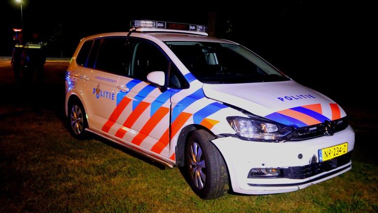 Bij de achtervolging door Den Bosch raakten twee politieauto's beschadigd (foto: Bart Meesters).
