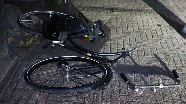 De scooterrijder kwam in Esch in botsing met een groepje fietsers (foto: Bart Meesters).