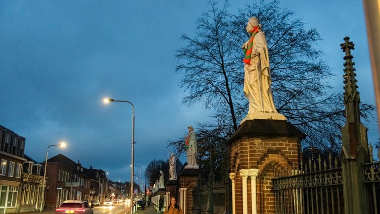 Beelden met sjaal in Kruikenstad (foto: Sander Verhoeven).