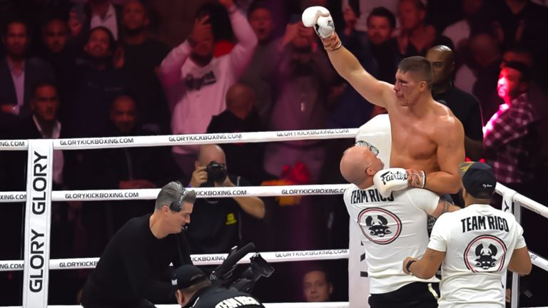 Rico Verhoeven zegeviert na een intens duel (foto: Maric Media).