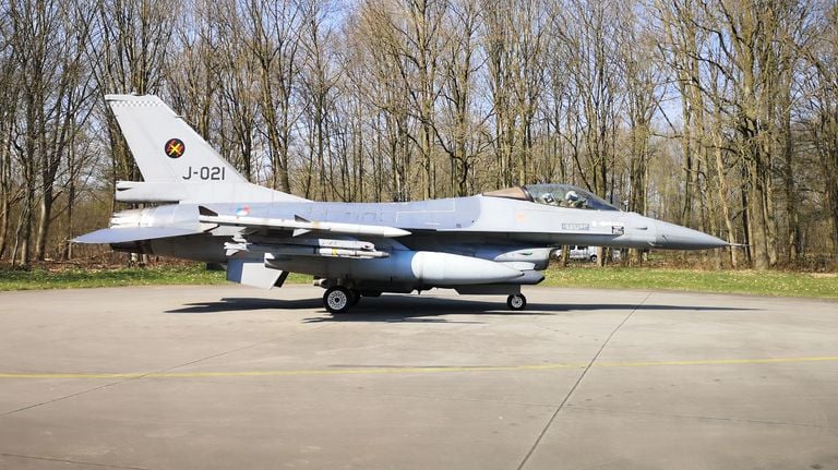 De F-16 klaar voor vertrek (foto: Ferenc Triki)