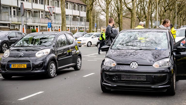 Hoe het mis kon gaan in de Heikantlaan in Tilburg wordt onderzocht (foto: Jack Brekelmans/SQ Vision).