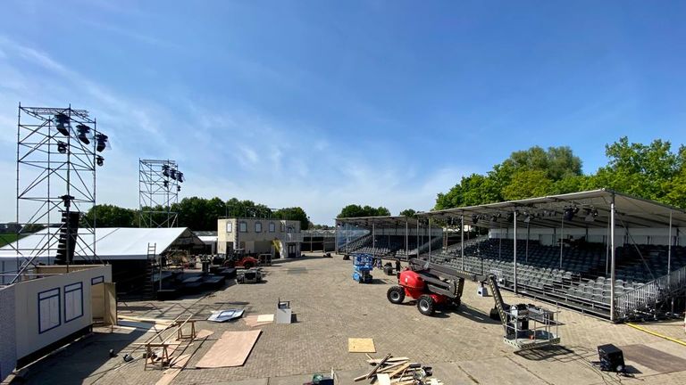 Het evenemententerrein waar de openluchtvoorstelling plaatsvindt (foto: Erik Peeters).