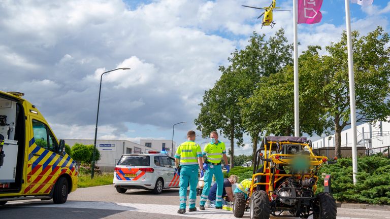 Het ongeluk gebeurde op de Karperweg in Raamsdonksveer (foto: Marcel van Dorst / SQ Vision).