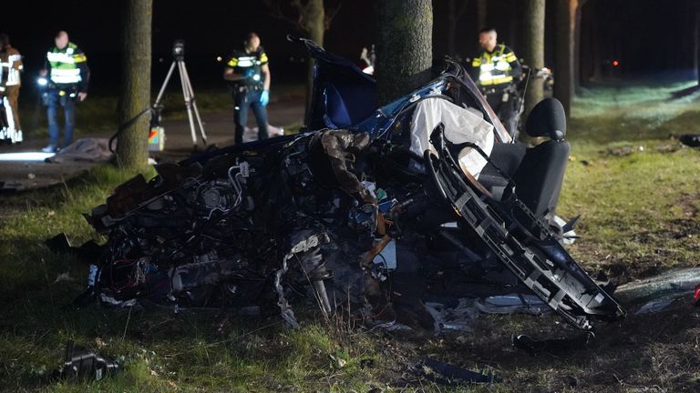 De automobilist zou op de N285 de macht over het stuur zijn kwijtgeraakt (foto: SQ Vision).