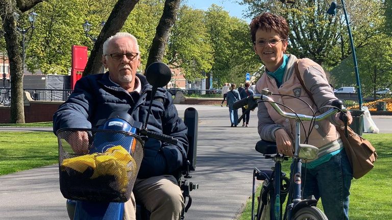 Henk en Angela Stoop in het Valkenbergpark (foto: Eva de Schipper).