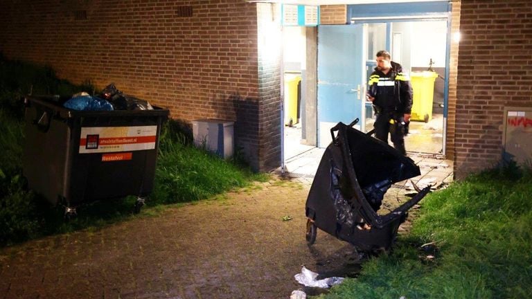 De brand zou zijn veroorzaakt door een bewoner die al langer overlast veroorzaakt (foto; Bart Meesters).