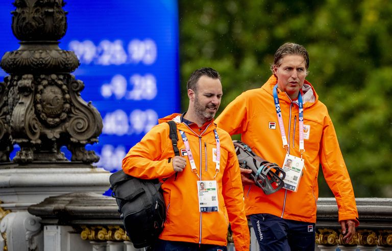 Pieter van den Hoogenband (rechts) is chef de mission tijdens deze Olympische Spelen (foto: ANP 2024/Robin Utrecht).