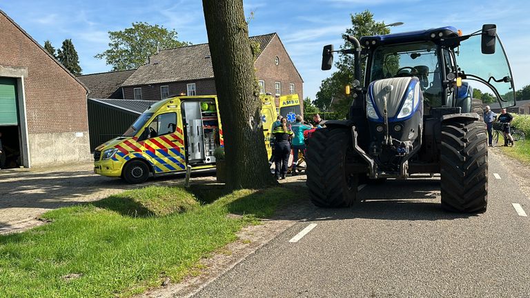 De tractor die bij het ongeval betrokken was (foto: Edward-Media).