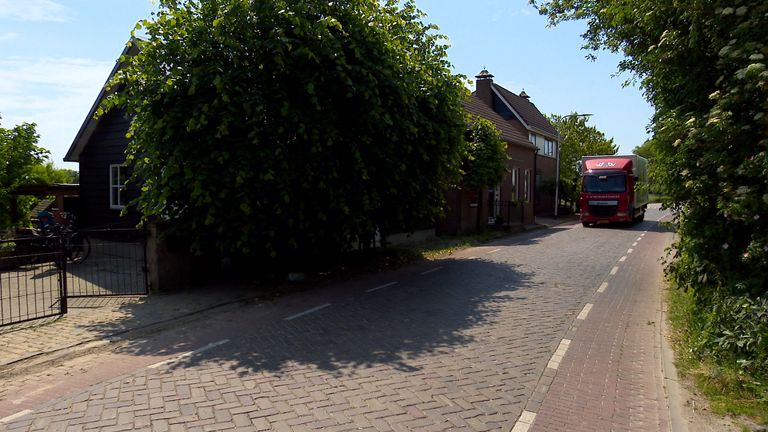 Straat in het buitengebied bij Lage Zwaluwe.
