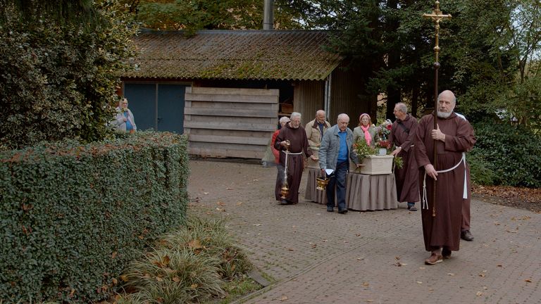 Herbegrafenis Kapucijnenbroeders in Velp, te zien in documentaire De Laatste Broeders 29 december op Omroep Brabant (foto: Bert Geeraets).