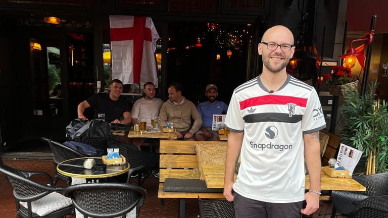 Jason liep eerder al met zijn Manchester United-shirt door Eindhoven (foto: Rogier van Son).