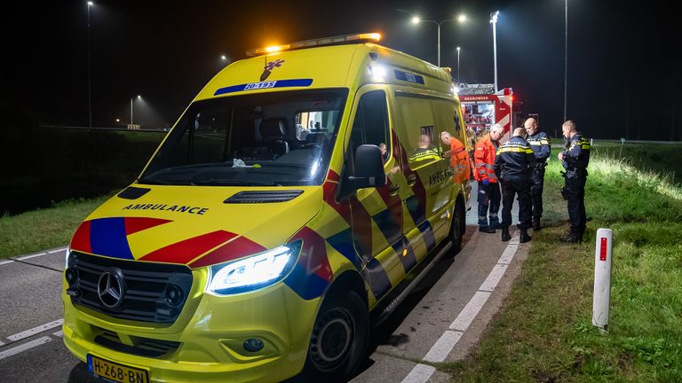 Vanwege het ongeluk op de A59 werden diverse hulpdiensten opgeroepen (foto: Iwan van Dun/SQ Vision).