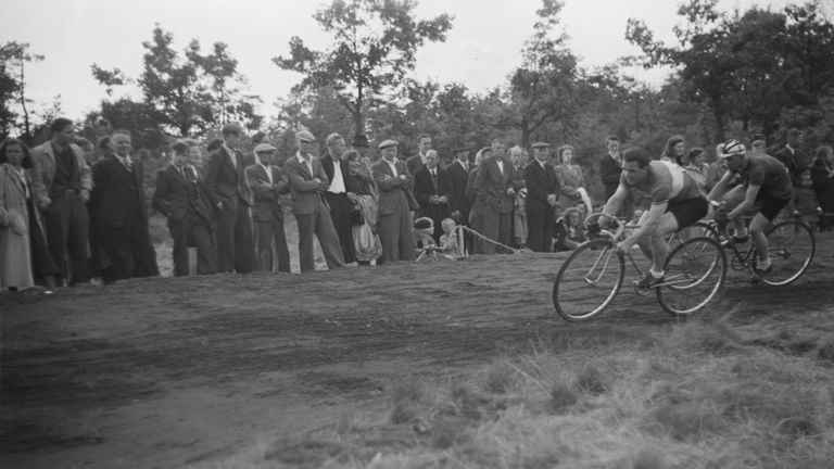 Wielerbaan in Nuland (1950)