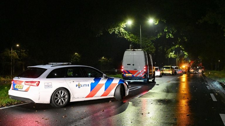 Hulpdiensten werden massaal opgeroepen na de botsing op de N65 bij Oisterwijk (foto: Toby de Kort/SQ Vision).