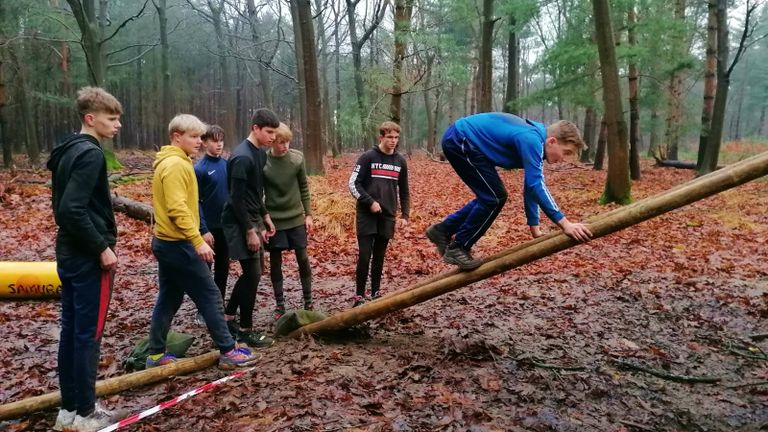 Jongeren tussen de dertien en zeventien jaar worden vier dagen getraind. 