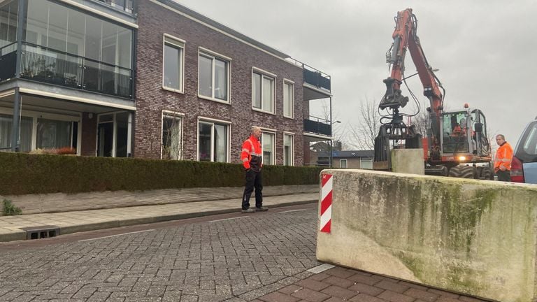 De blokken waarmee de kruising werd afgezet (foto: Ilse Schoenmakers).