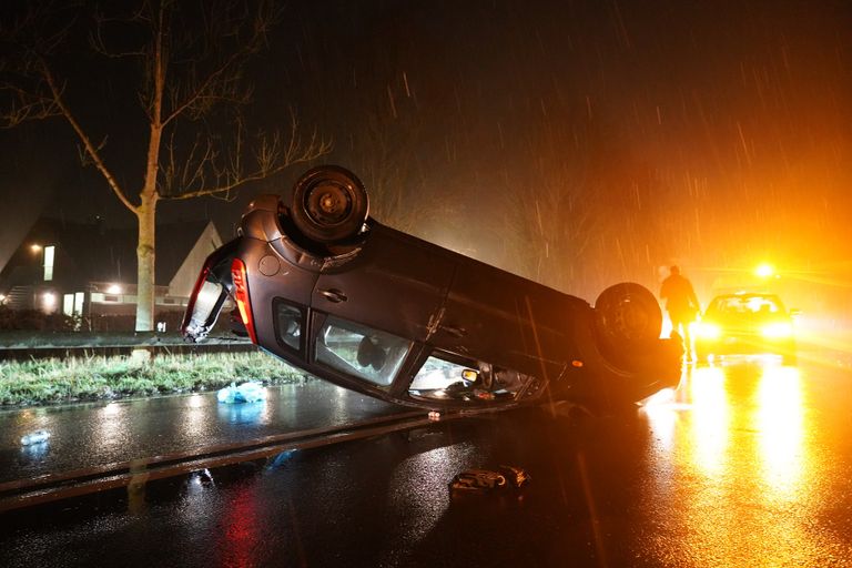 De automobilist vertelde dat hij moest uitwijken voor een hert (foto: Jeroen Stuve/SQ Vision).