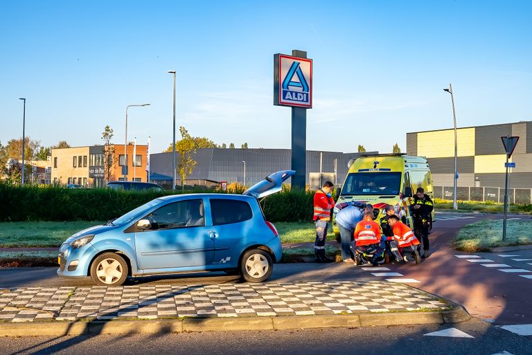 Fietsster gewond na aanrijding (foto: Iwan van Dun/SQ Vision).