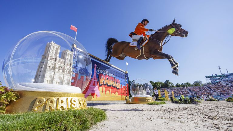 Harrie Smolders kreeg zes strafpunten aan zijn broek (foto: ANP).