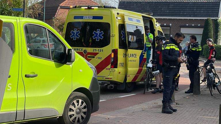 Vermoedelijk nam de wielrenner de bocht te ruim in Beers (foto: SK-Media).