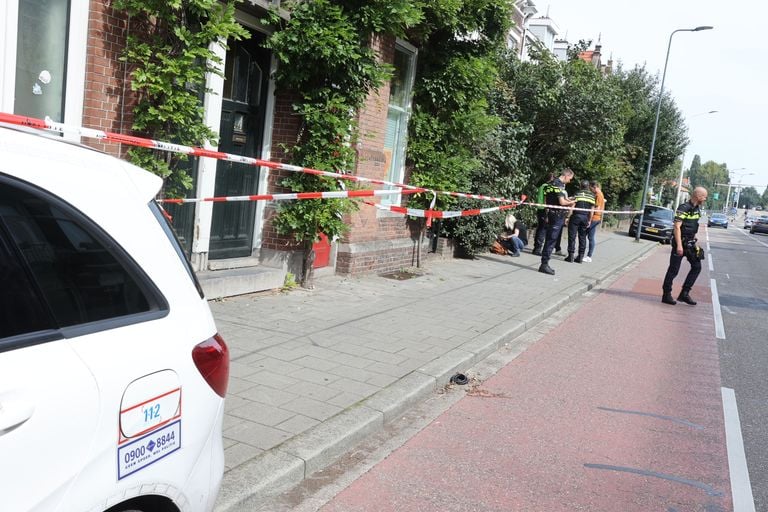Vanwege de dode in Den Bosch werden meerdere agenten opgeroepen. 