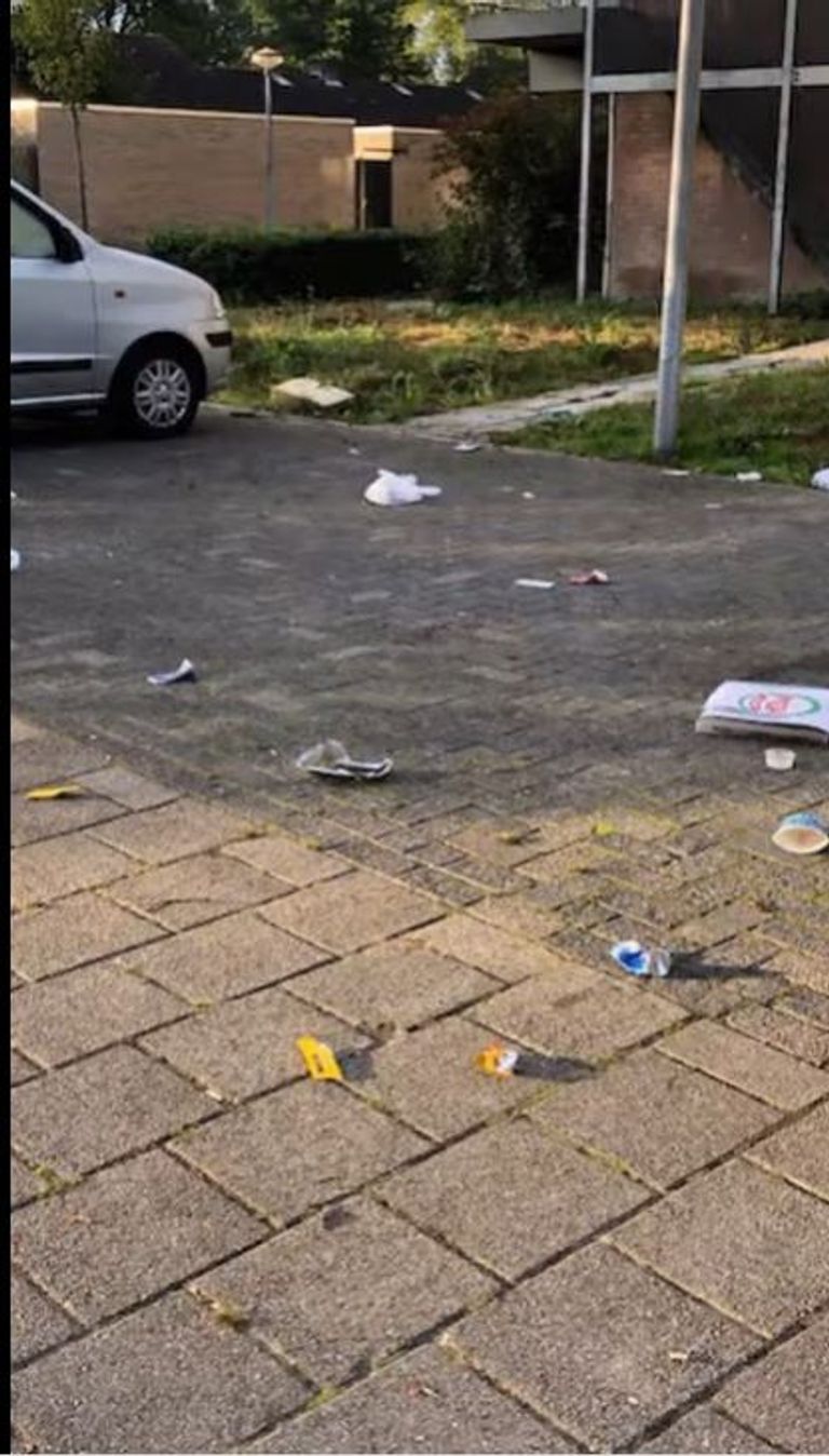 Op diverse plaatsen liet de jeugd troep achter (foto: Instagram wijkagent Achtse Barrier).