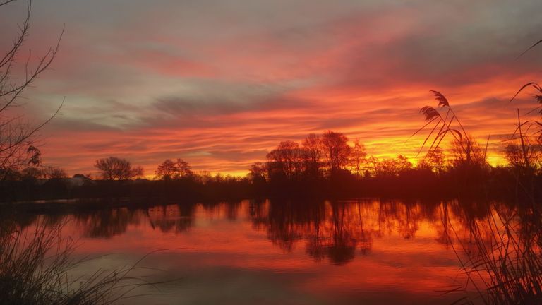 Zonsopkomst in Wernhout (foto: Corina Magielse).