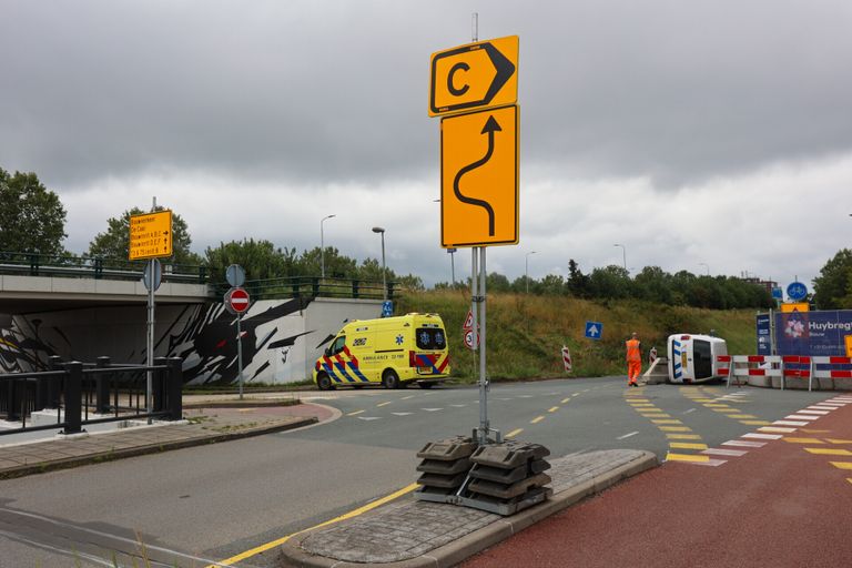 Het ongeluk gebeurde op de kruising van de Kanaaldijk Zuid met de Hugo van der Goeslaan in Eindhoven (foto: Arno van der Linden/SQ Vision).