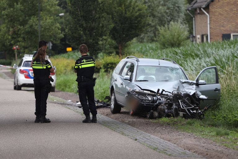 Het ongeluk tussen de auto en de motor (foto: Sander van Gils/SQ Vision Mediaprodukties).