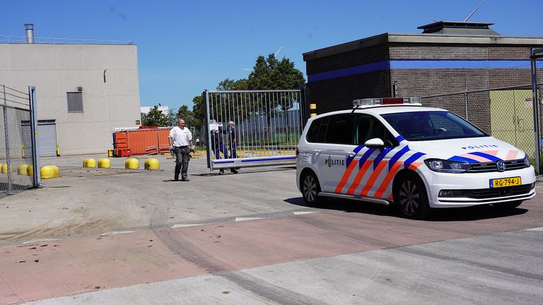 De politie onderzoekt wat er is gebeurd bij het bedrijf Agristo in Tilburg (foto: Jeroen Stuve/SQ Vision).