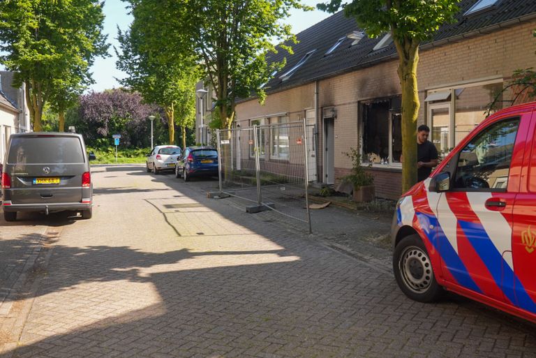 De omgeving van het huis aan de Antilopelaan in Helmond is afgezet (foto: SQ Vision).