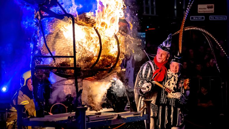 Kuusverbranding: het einde van carnaval 2023 in Veghel