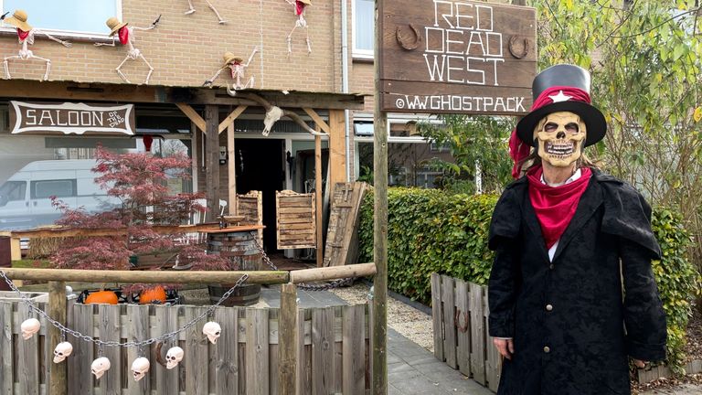 William Raes uit Vught heeft zijn huis omgebouwd tot spookhuis (foto: Megan Hanegraaf).