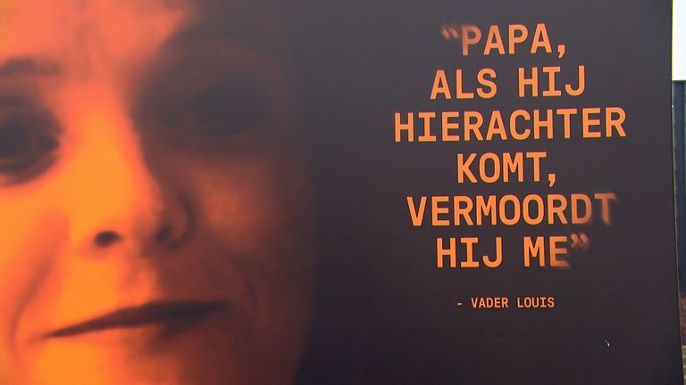 De foto van Jolanda op de tentoonstelling met de quote van haar vader Louis (foto: Omroep Brabant).