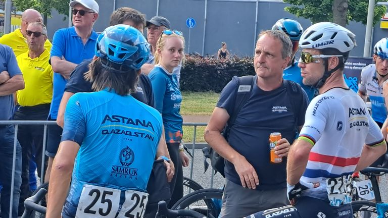 Mark Cavendish in het witte shirt vorig jaar in Roosendaal (foto: Leon Voskamp).