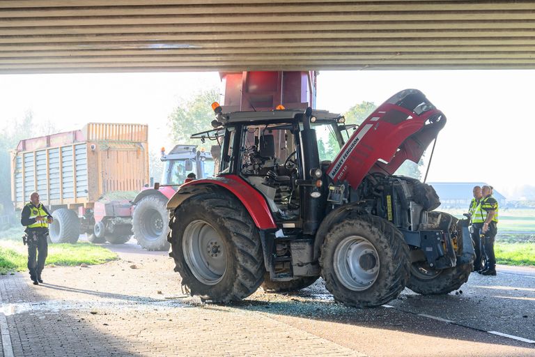 Het ongeluk gebeurde rond halftien onder het viaduct van de A59 bij de Moerdijkseweg.