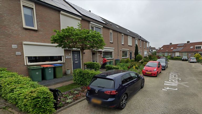 De verdachte werd aangehouden aan 't Magesijn in Klundert (foto: Google Streetview).